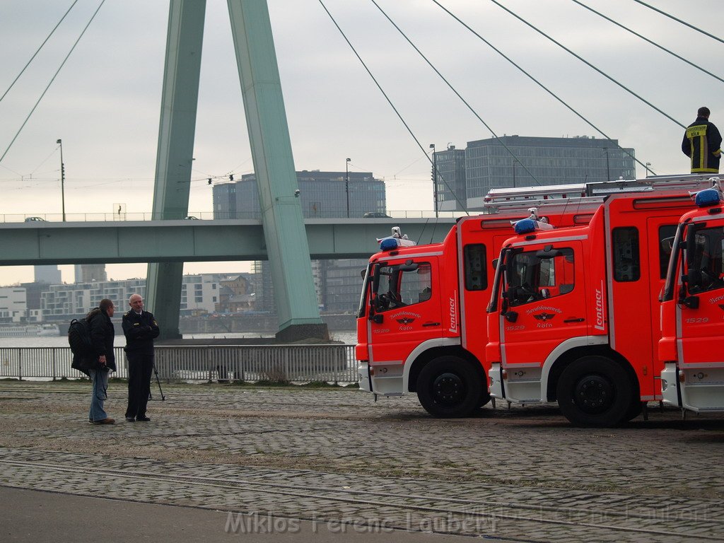 Neue LF`s fuer Koeln Uebergabe in Koeln Deutz an den Wachen  P092.JPG